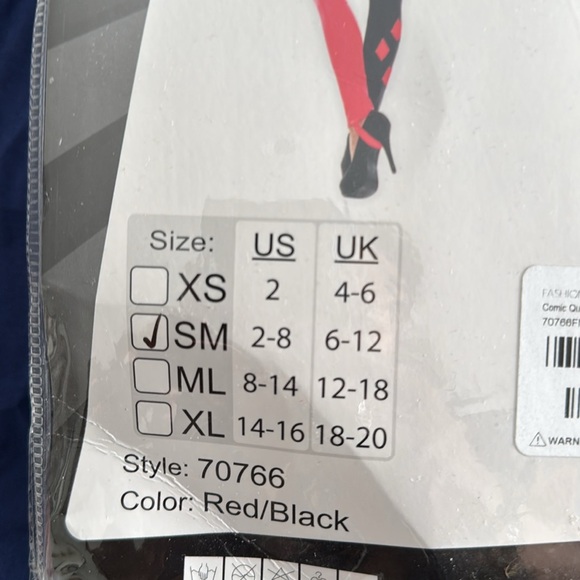 Striking Harley from Fashion Nova - Picture 3 of 5